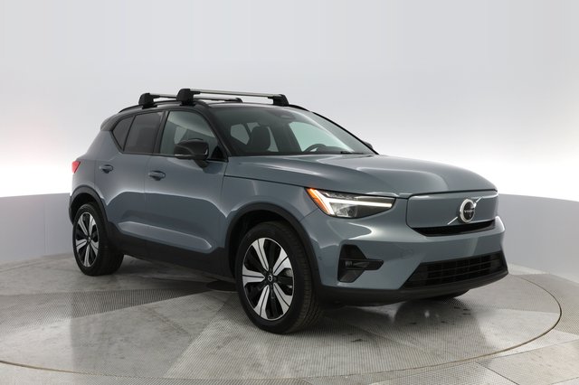 2023 Volvo XC40 Recharge — photo 8 of 32