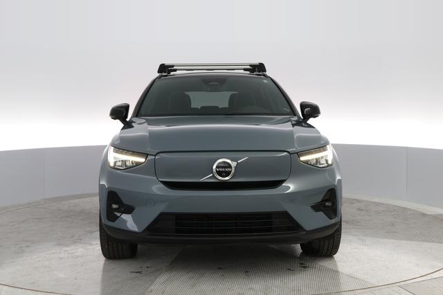 2023 Volvo XC40 Recharge — photo 7 of 32