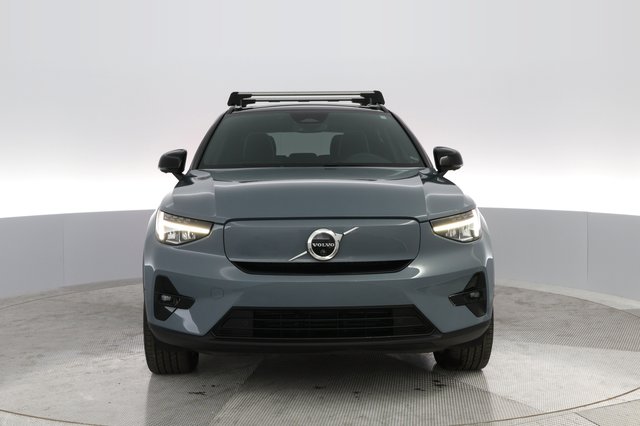 2023 Volvo XC40 Recharge — photo 7 of 32
