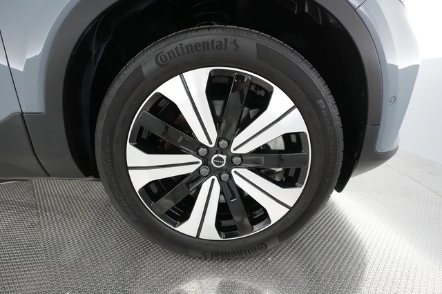 2023 Volvo XC40 Recharge — photo 16 of 32