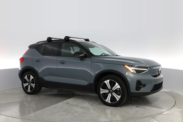 2023 Volvo XC40 Recharge — photo 9 of 32
