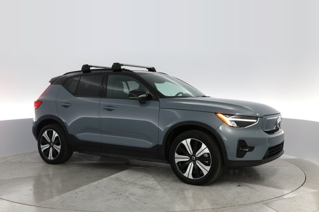 2023 Volvo XC40 Recharge — photo 9 of 32