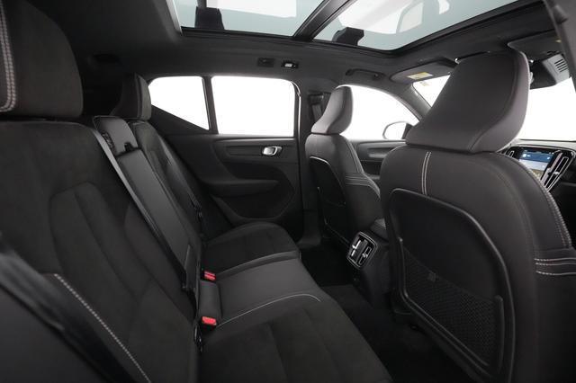 2023 Volvo XC40 Recharge — photo 4 of 32