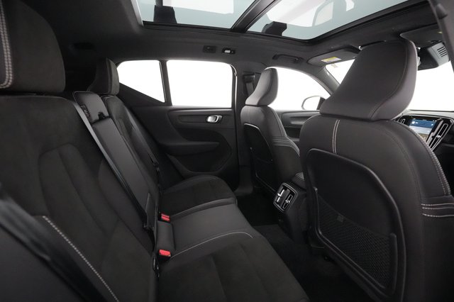 2023 Volvo XC40 Recharge — photo 4 of 32