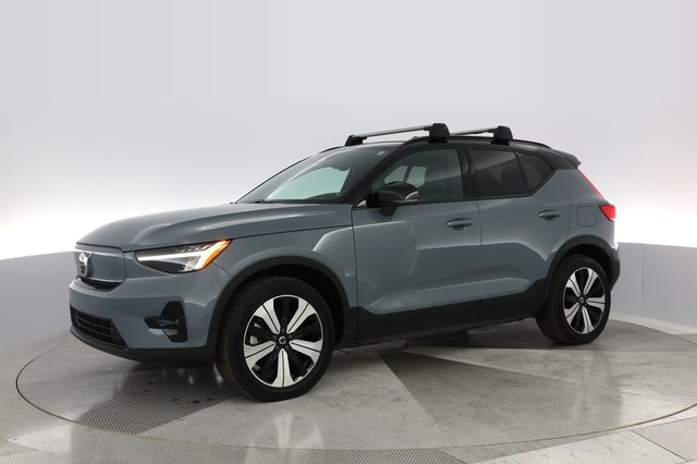2023 Volvo XC40 Recharge — photo 13 of 32