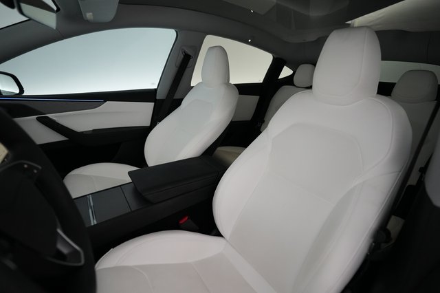 2026 Tesla Model Y — photo 3 of 20