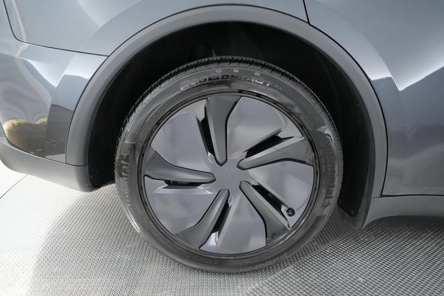 2026 Tesla Model Y — photo 7 of 20