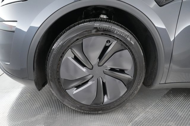2026 Tesla Model Y — photo 14 of 20