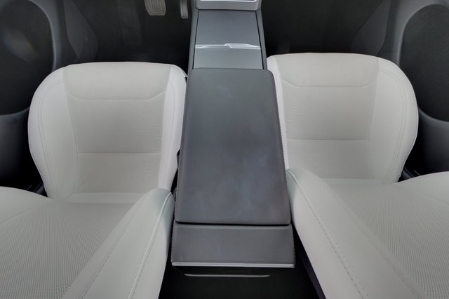 2026 Tesla Model Y — photo 18 of 20