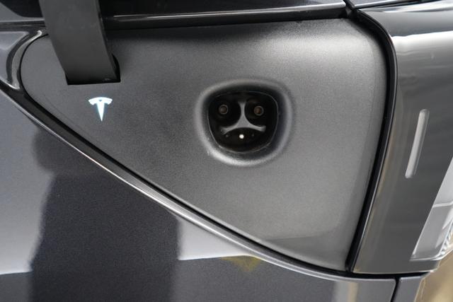 2026 Tesla Model Y — photo 8 of 20