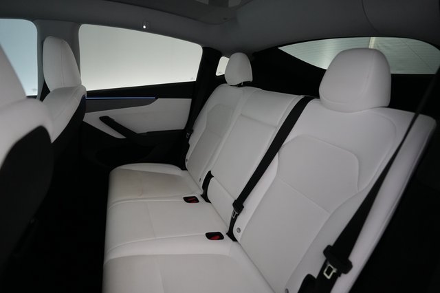 2026 Tesla Model Y — photo 17 of 20