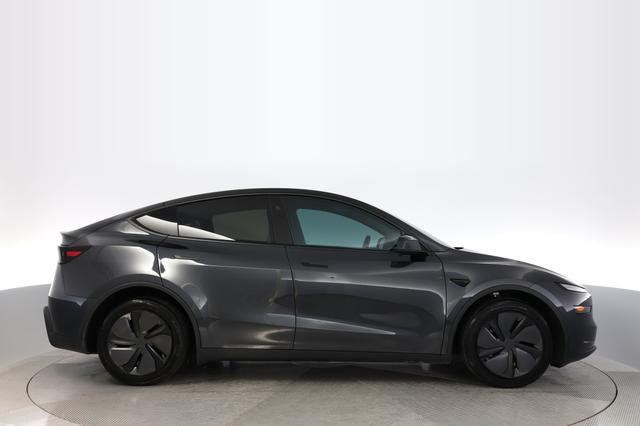 2026 Tesla Model Y — photo 10 of 20