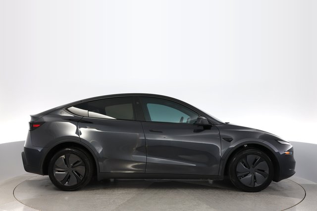 2026 Tesla Model Y — photo 10 of 20