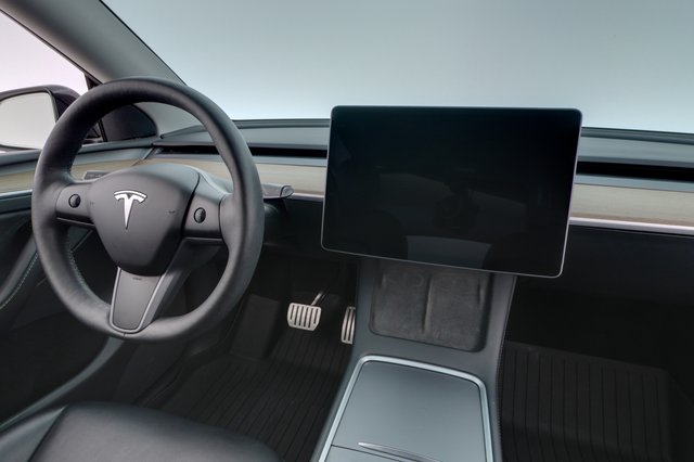 2022 Tesla Model Y — photo 18 of 25