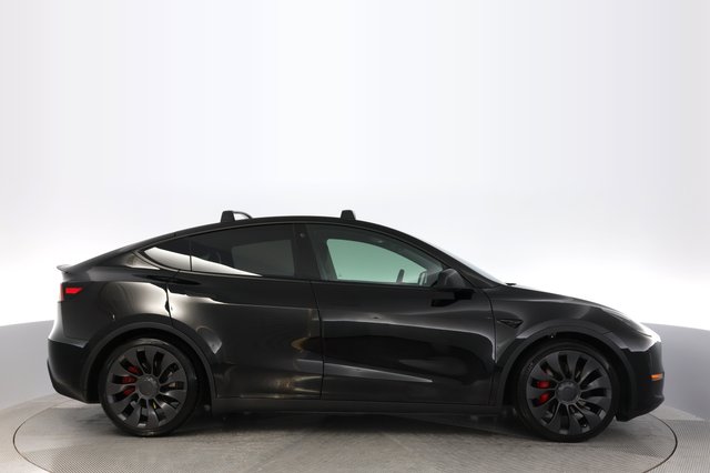2022 Tesla Model Y — photo 10 of 25