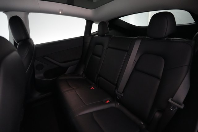 2022 Tesla Model Y — photo 17 of 25