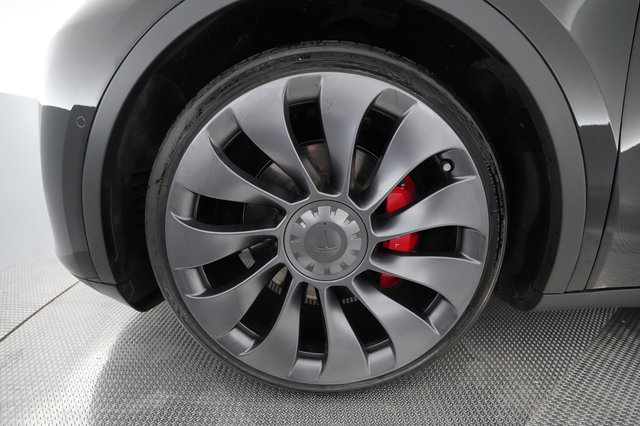 2022 Tesla Model Y — photo 13 of 25