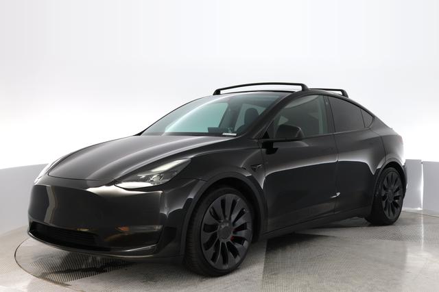 2022 Tesla Model Y — VIN 7SAYGDEF2NF552789