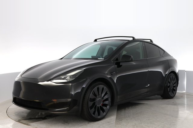 2022 Tesla Model Y — VIN 7SAYGDEF2NF552789