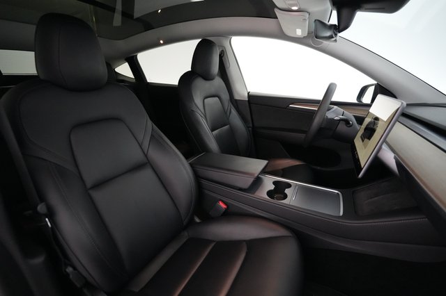 2022 Tesla Model Y — photo 16 of 25