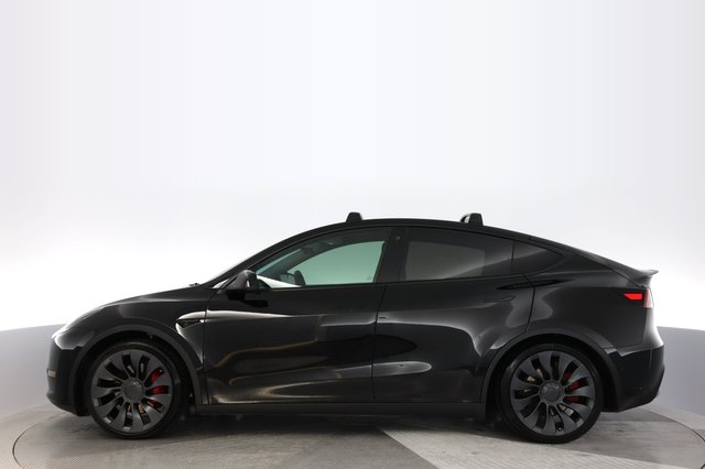 2022 Tesla Model Y — photo 12 of 25