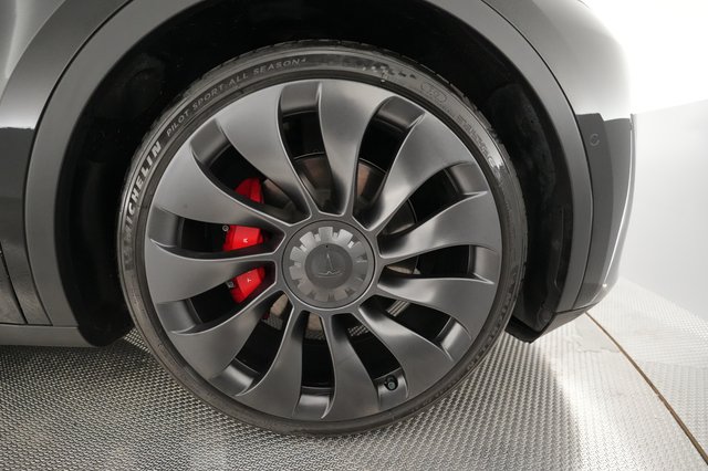 2022 Tesla Model Y — photo 14 of 25