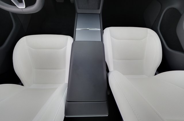 2025 Tesla Model 3 — photo 21 of 23