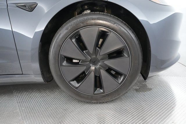 2025 Tesla Model 3 — photo 15 of 23