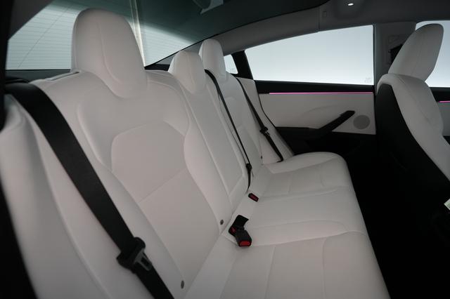 2025 Tesla Model 3 — photo 4 of 23