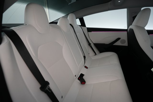 2025 Tesla Model 3 — photo 4 of 23
