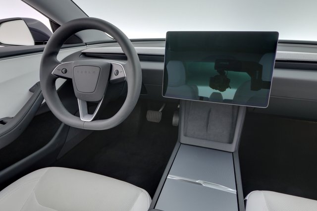 2025 Tesla Model 3 — photo 20 of 23