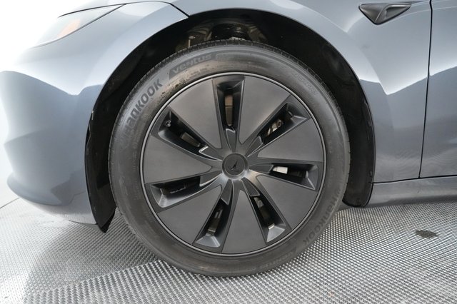 2025 Tesla Model 3 — photo 16 of 23