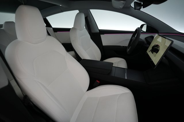 2025 Tesla Model 3 — photo 18 of 23