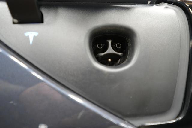2022 Tesla Model 3 — photo 8 of 24