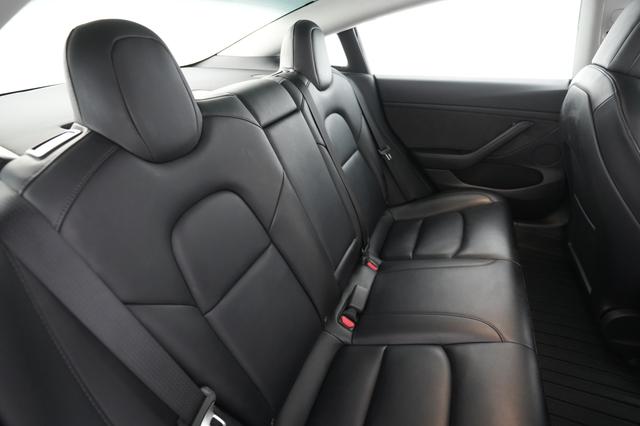 2022 Tesla Model 3 — photo 4 of 24