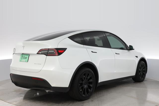 2023 Tesla Model Y — photo 2 of 21