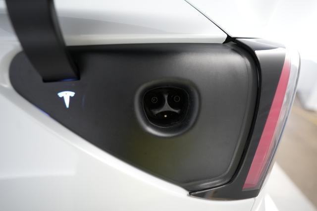2023 Tesla Model Y — photo 8 of 21