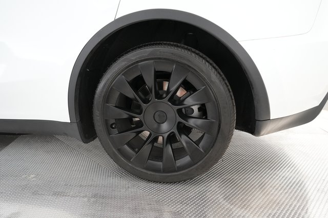 2023 Tesla Model Y — photo 15 of 21
