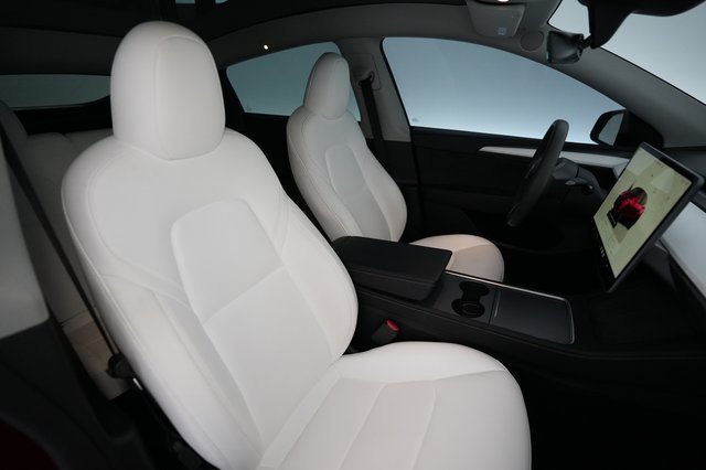 2024 Tesla Model Y — photo 18 of 23