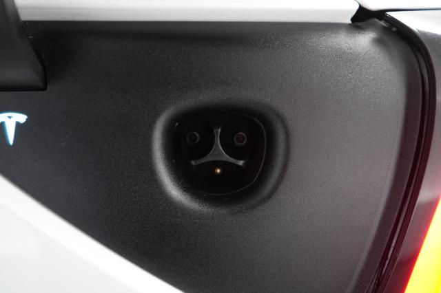 2020 Tesla Model 3 — photo 8 of 25
