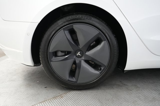 2020 Tesla Model 3 — photo 17 of 25