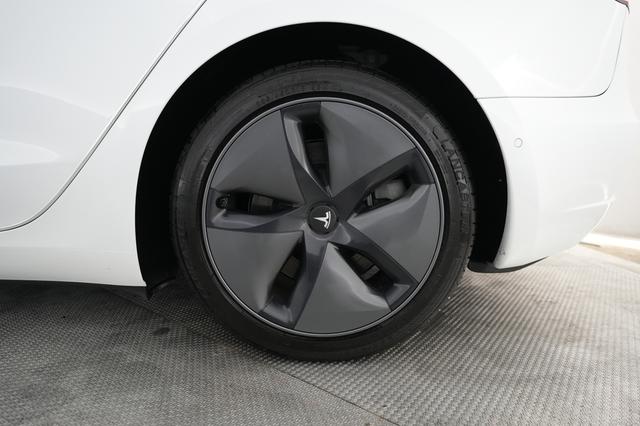 2020 Tesla Model 3 — photo 7 of 25