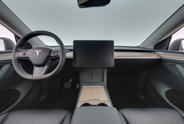 2023 Tesla Model Y — photo 21 of 24