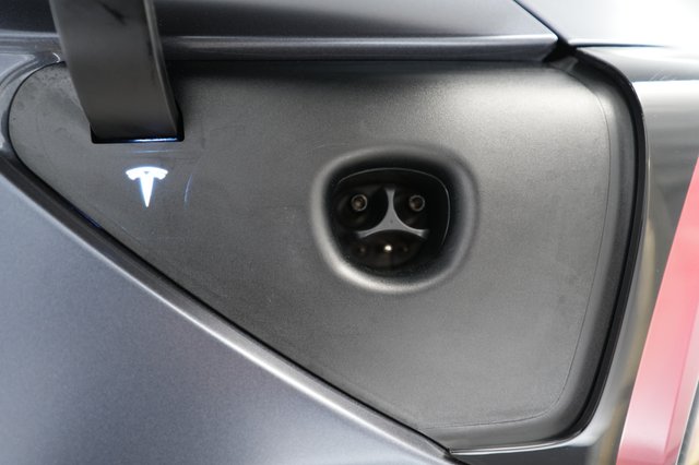 2023 Tesla Model Y — photo 8 of 24