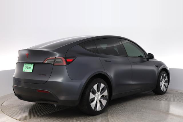 2023 Tesla Model Y — photo 2 of 24
