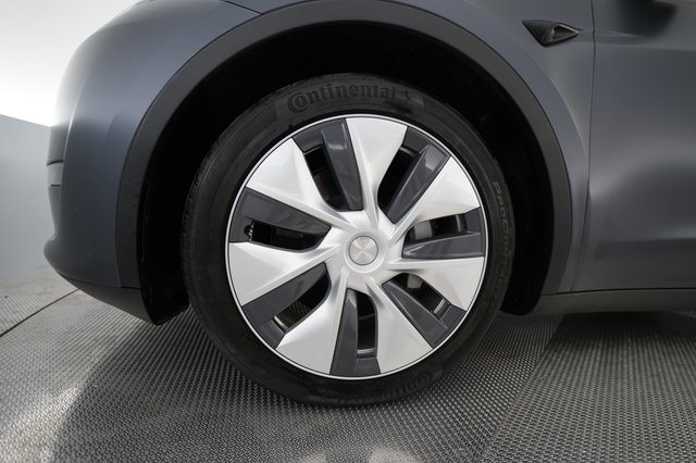 2023 Tesla Model Y — photo 15 of 24