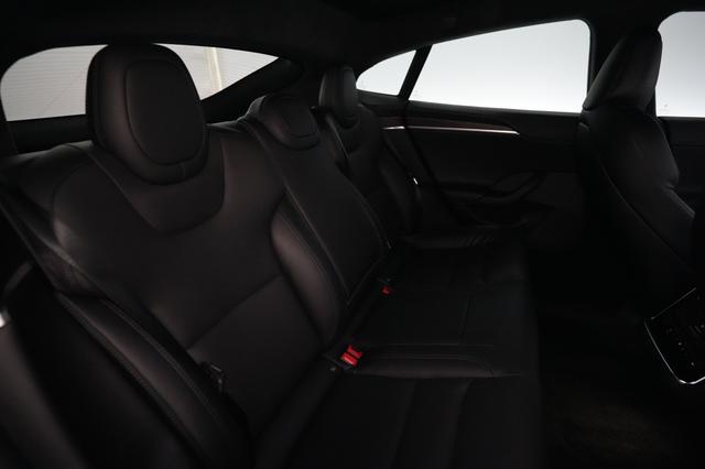 2022 Tesla Model S — photo 4 of 22