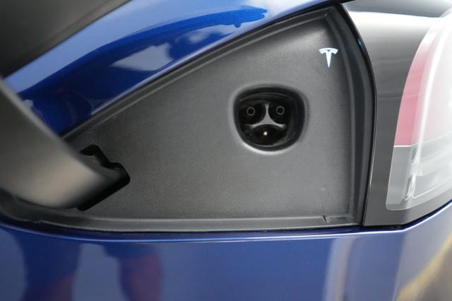 2022 Tesla Model S — photo 8 of 22