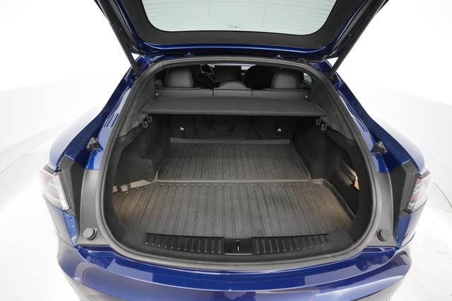 2022 Tesla Model S — photo 6 of 22