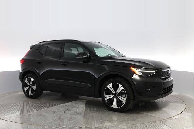2023 Volvo XC40 Recharge — photo 9 of 30